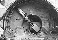 濃昼トンネルで活躍する拡大アーム付ロックトンネラーT-45型